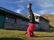 83 Alla Baita del Giacom elevazione yoga di saluto al Venturosa 